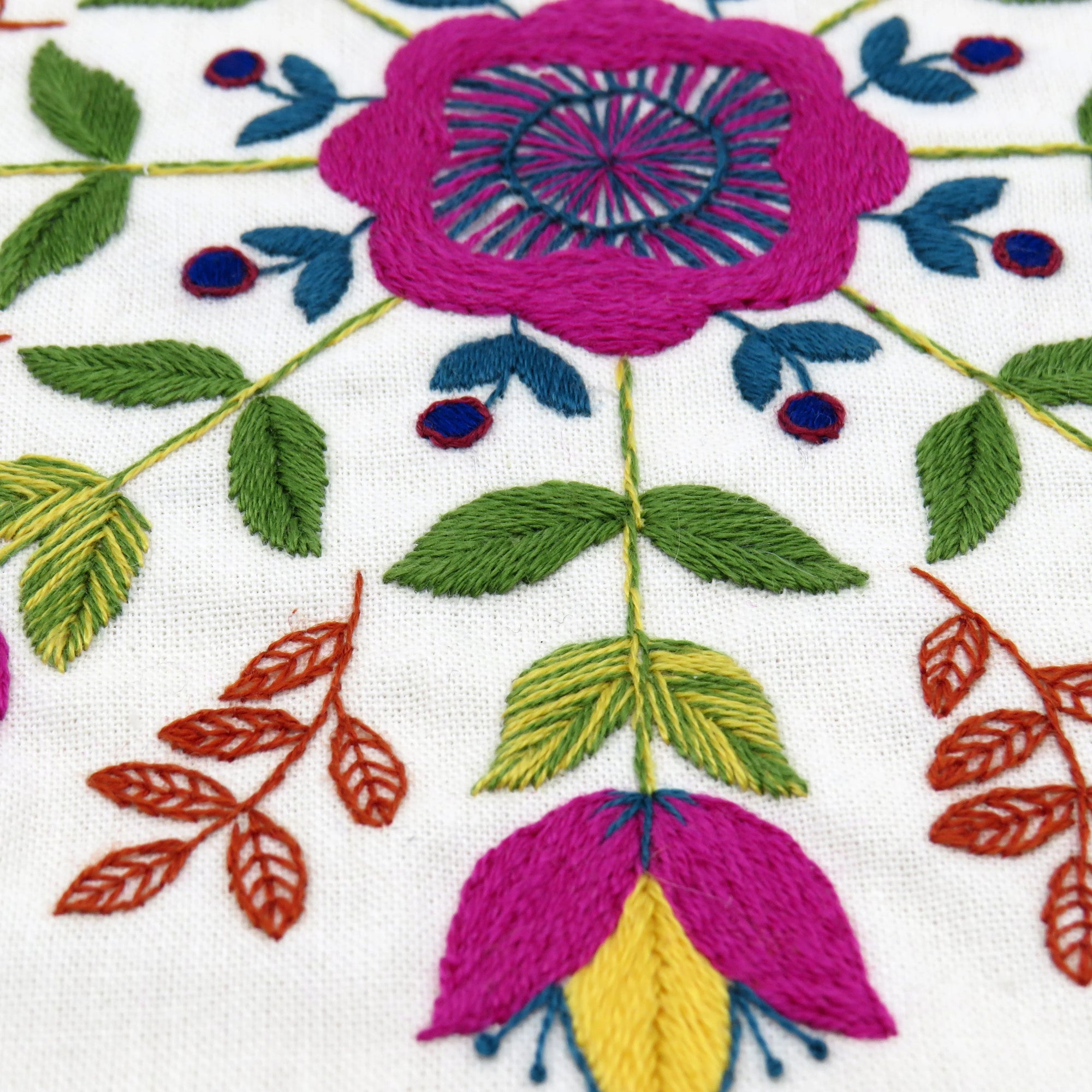 Florally, Pre Printed Embroidery Fabric Panel PLUS PDF Pattern for Hand Embroidery

A gorgeous flower embroidery design for you to create a modern piece of embroidery hoop art.