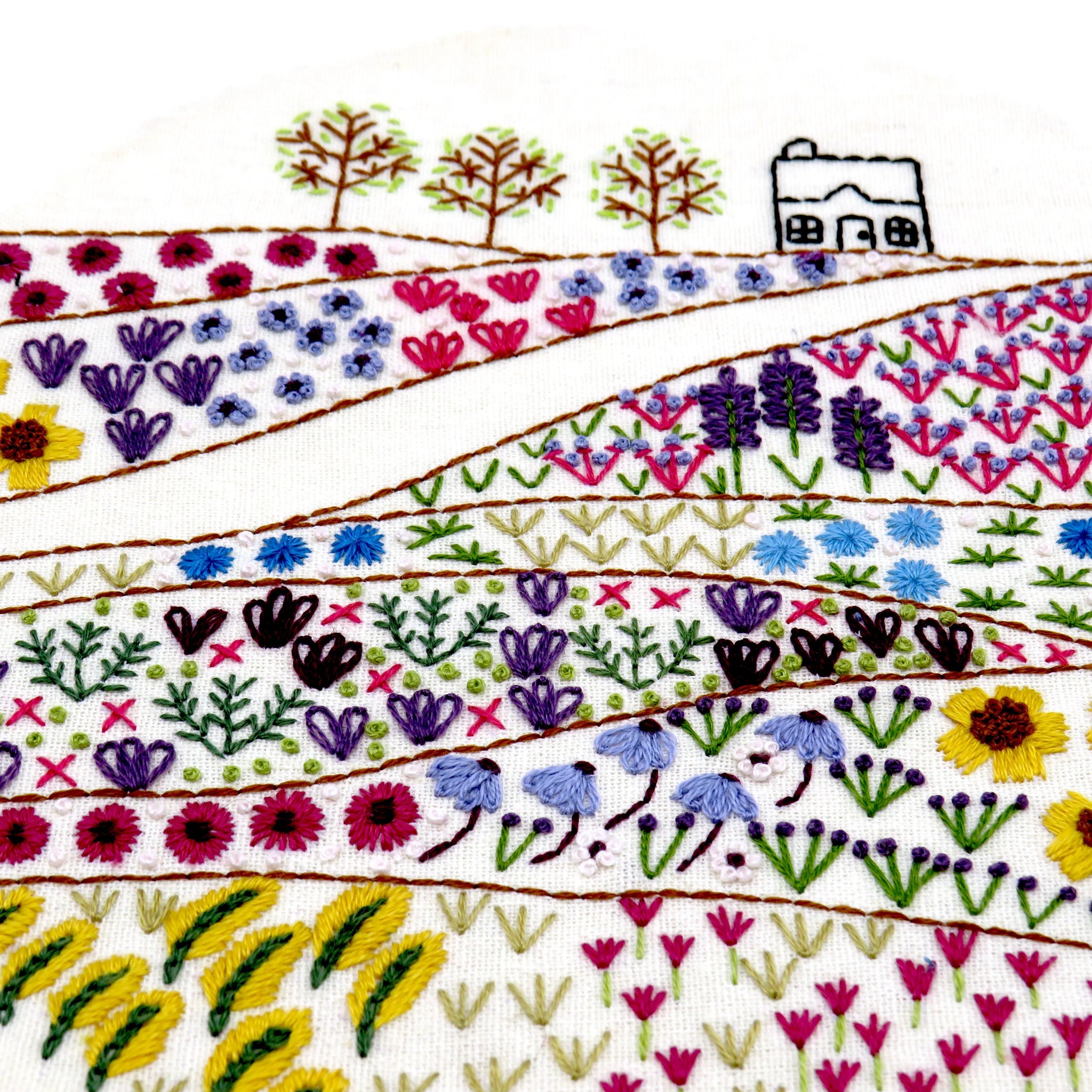 Flower Meadow Cottage Hand Embroidery Beginner Kit

Get lost in all the gorgeous colours and stitches found in the meadows that lead to the Cottage.&nbsp;