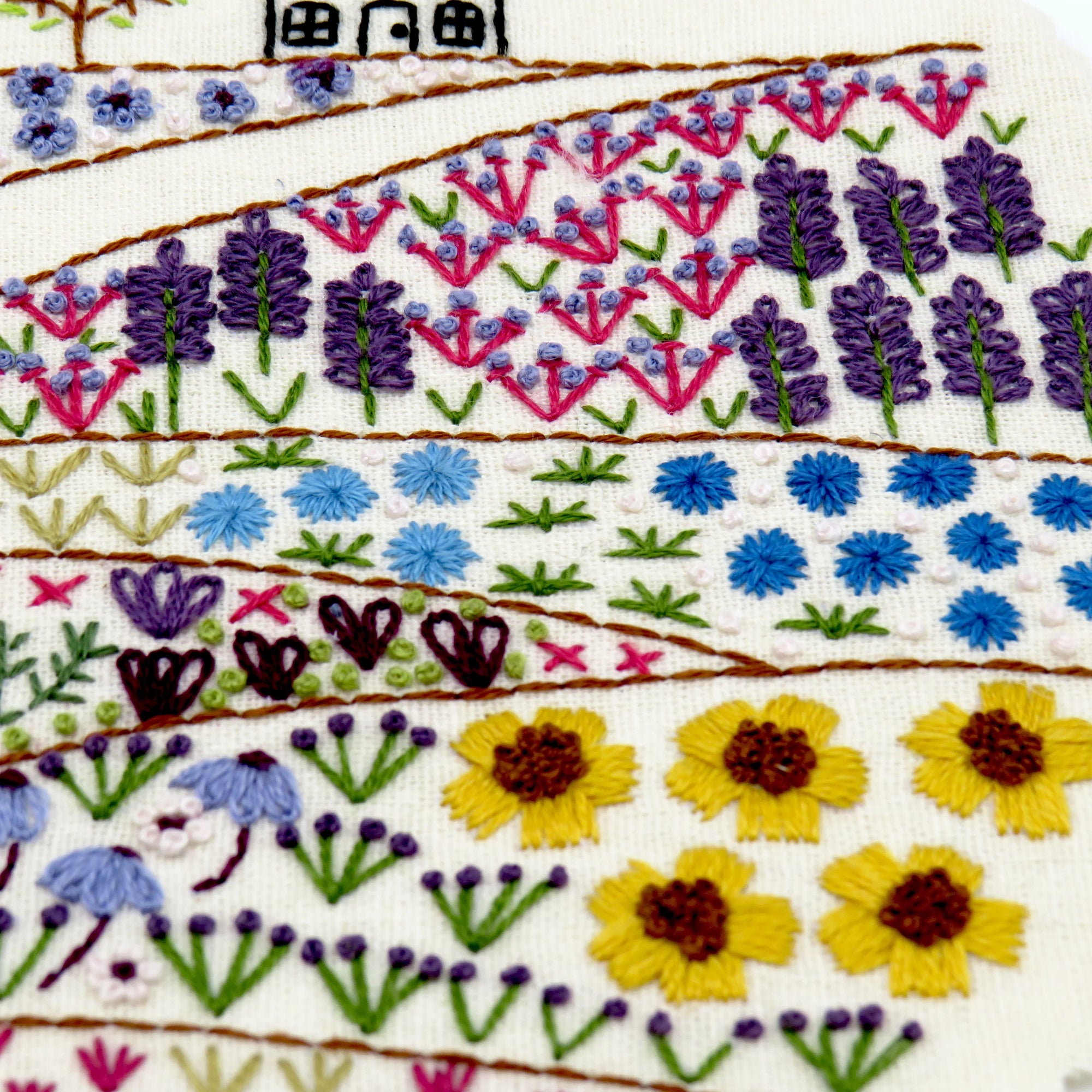 Flower Meadow Cottage Hand Embroidery Beginner Kit

Get lost in all the gorgeous colours and stitches found in the meadows that lead to the Cottage.&nbsp;