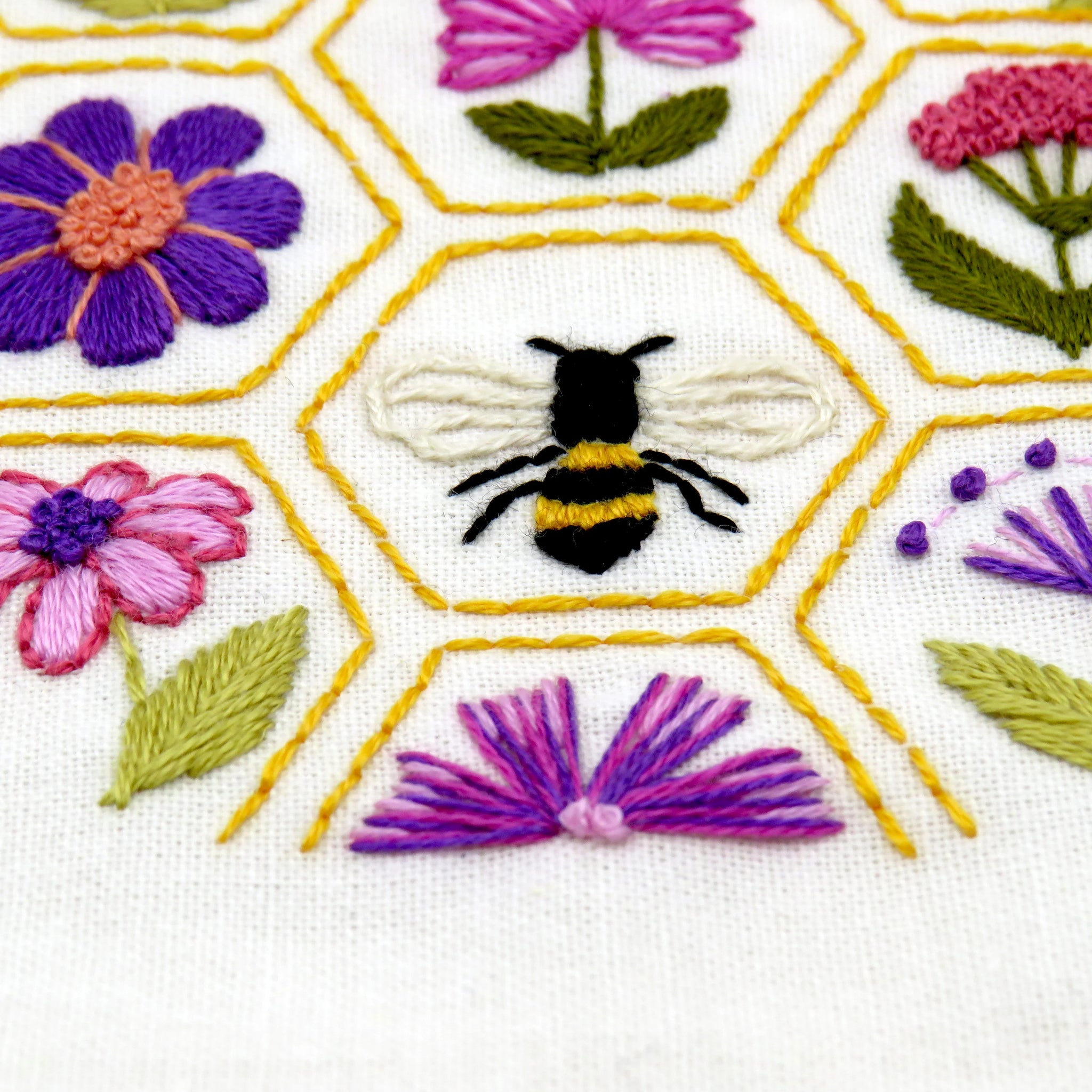 Flower Hive Hand Embroidery Kit

Gorgeous flowers and bees mixed with hexagons and beautiful colours - what could be more delightful - this is really happy stitching...