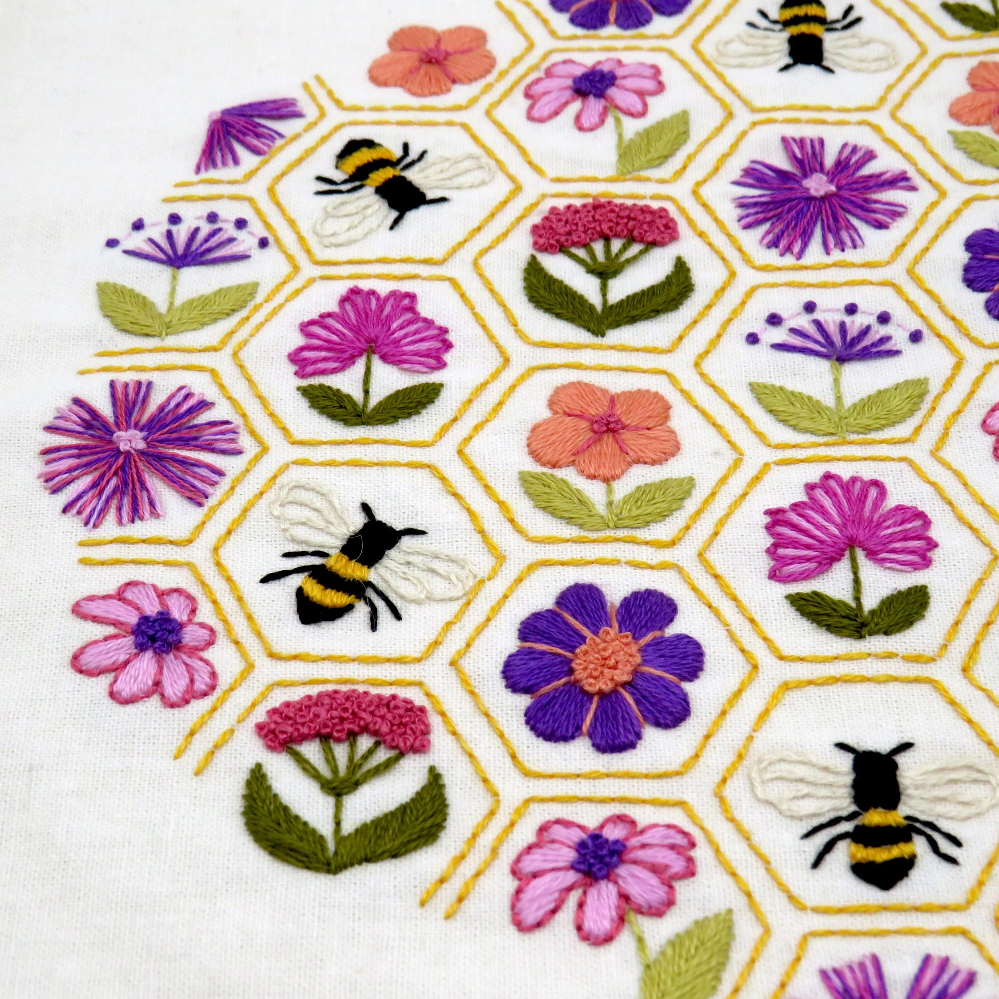 Flower Hive Hand Embroidery Kit

Gorgeous flowers and bees mixed with hexagons and beautiful colours - what could be more delightful - this is really happy stitching...
