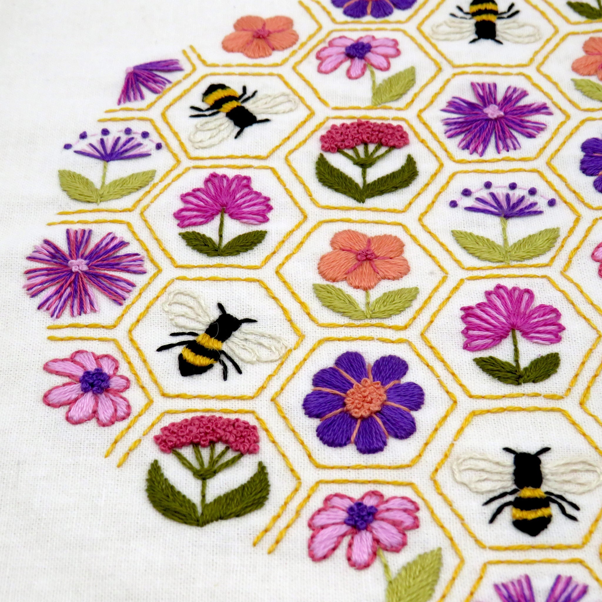 Flower Hive Hand Embroidery Kit

Gorgeous flowers and bees mixed with hexagons and beautiful colours - what could be more delightful - this is really happy stitching...