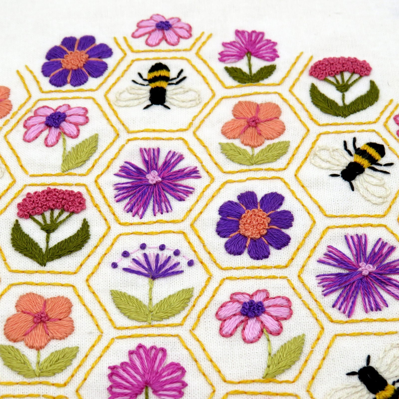 Flower Hive Hand Embroidery Kit

Gorgeous flowers and bees mixed with hexagons and beautiful colours - what could be more delightful - this is really happy stitching...