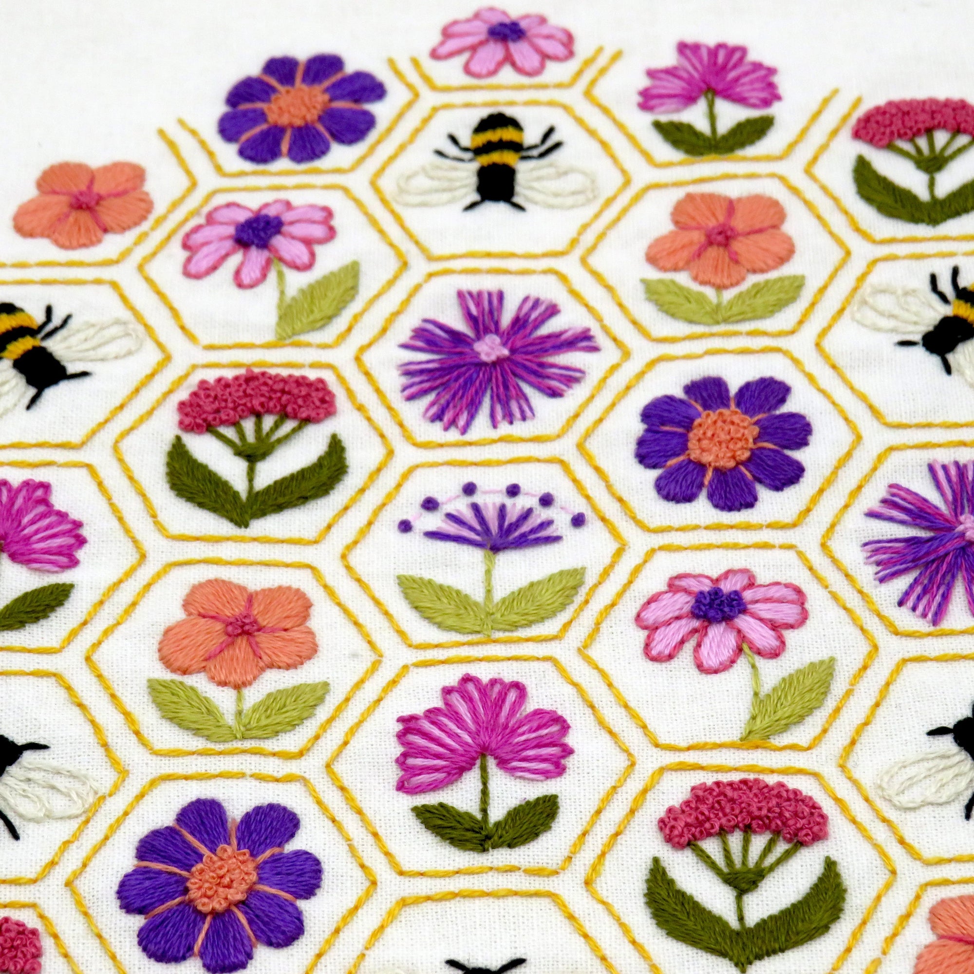 Flower Hive Hand Embroidery Kit

Gorgeous flowers and bees mixed with hexagons and beautiful colours - what could be more delightful - this is really happy stitching...