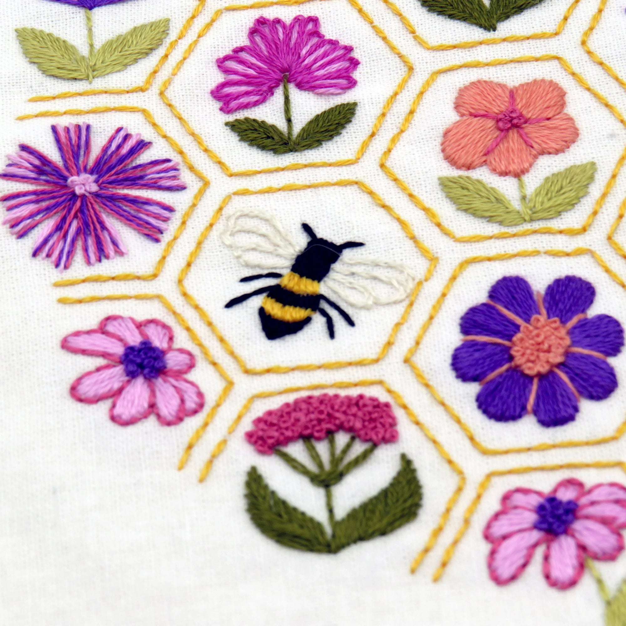 Flower Hive Hand Embroidery Kit

Gorgeous flowers and bees mixed with hexagons and beautiful colours - what could be more delightful - this is really happy stitching...
