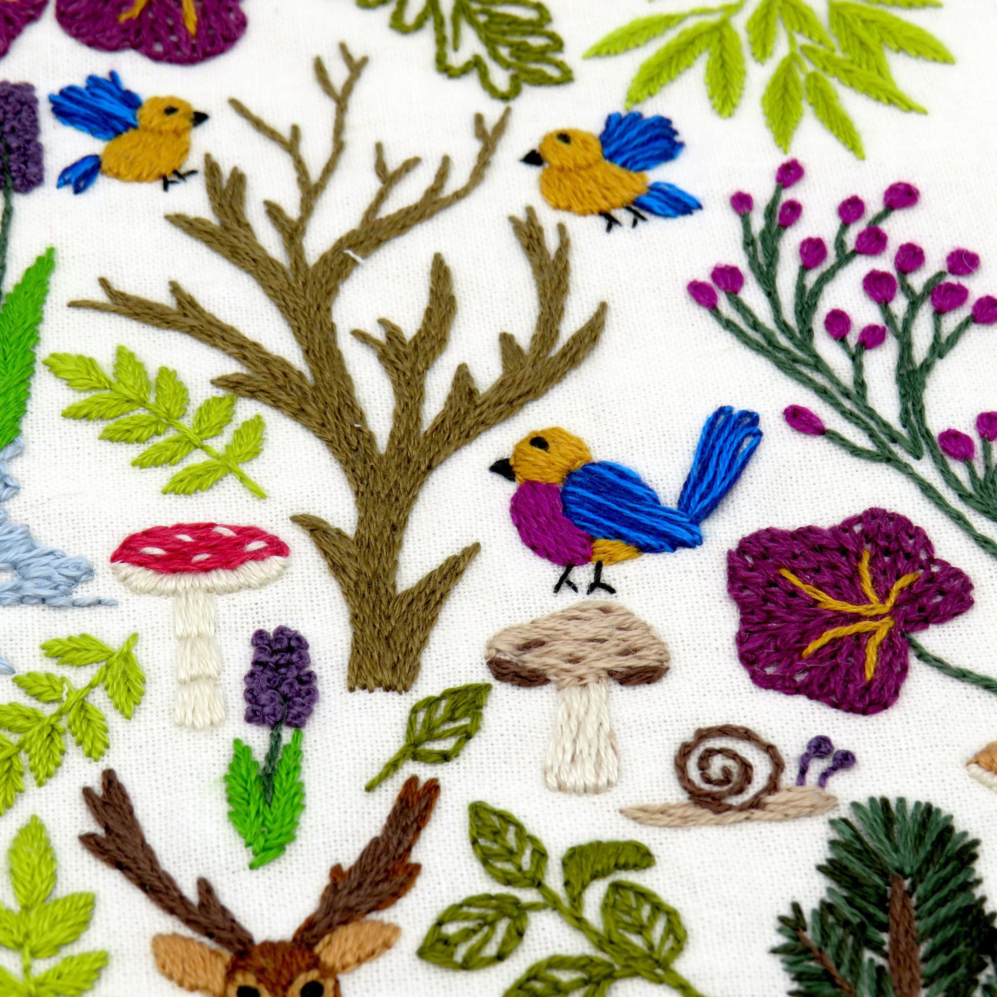 In das Waldhandstickmuster 
