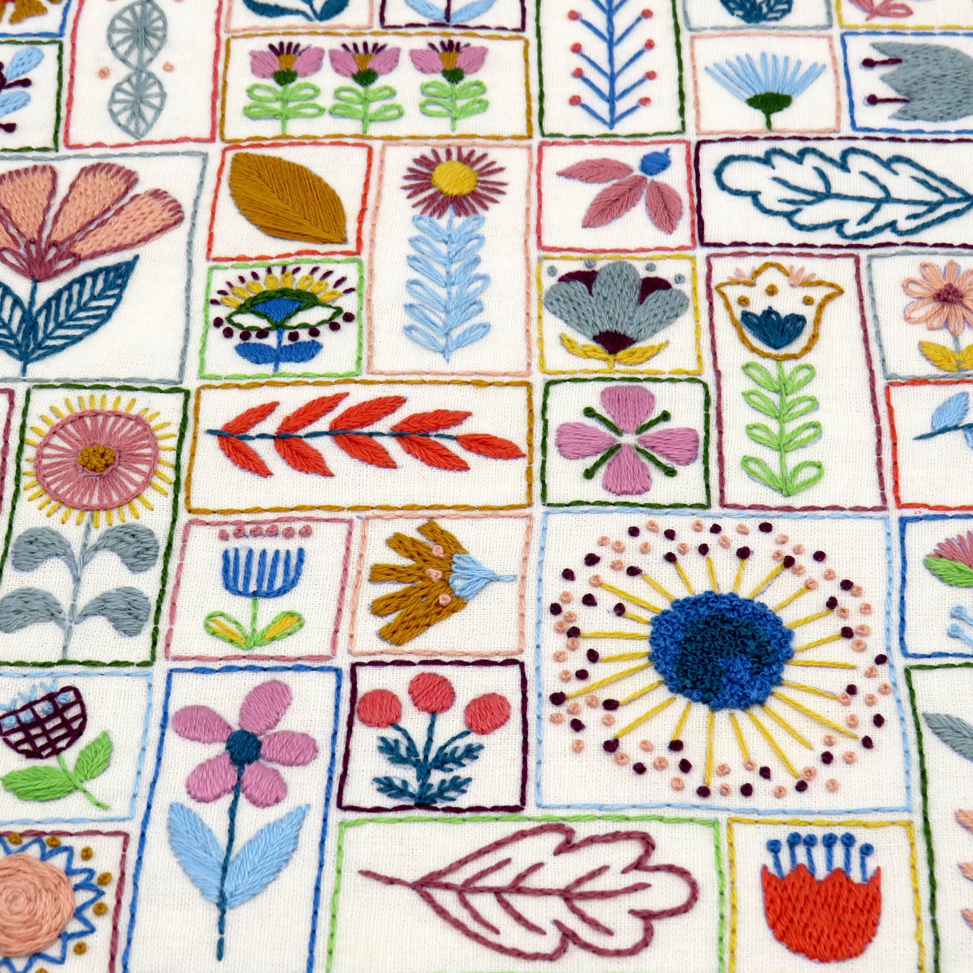 This modern folk flower hand embroidery pattern is an absolute delight to stitch. It incorporates a variety of simple stitches along with lots of colour and inspiration.