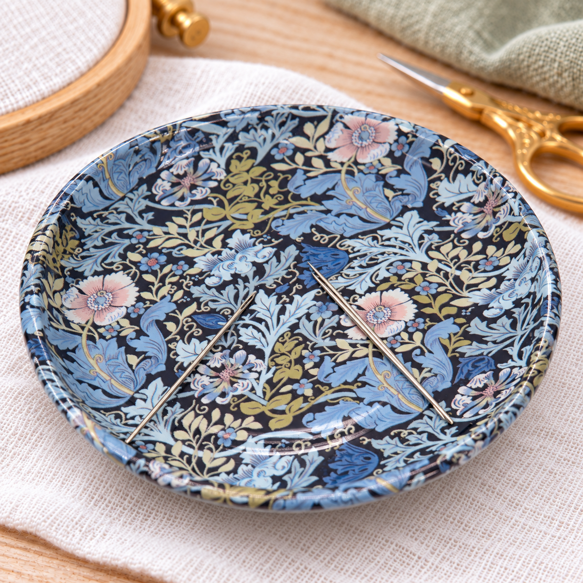 Magnetc Needle Pin Dish, william morris blue style