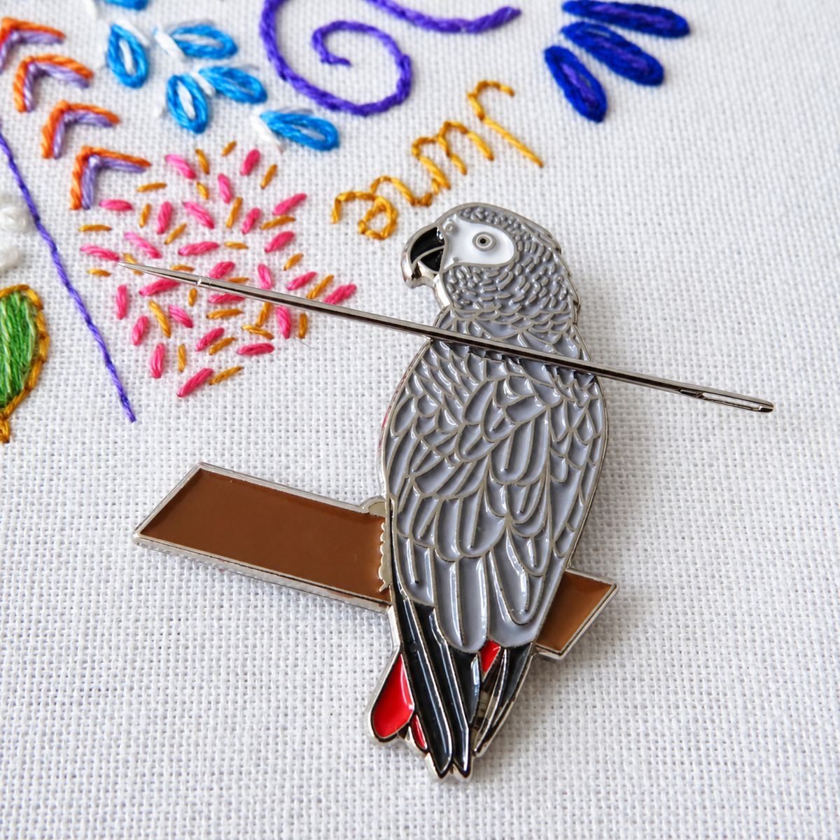Grey Parrott Needleminder