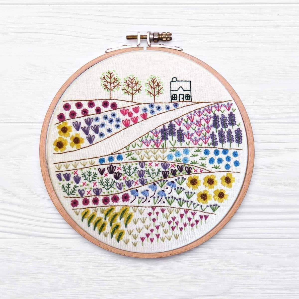 Knots & Flowers – Modern Folk Embroidery