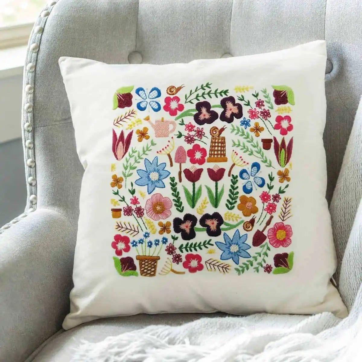Happy New Year - start the year with colorful Folk Art inspired  stitching - Stitchdoodles